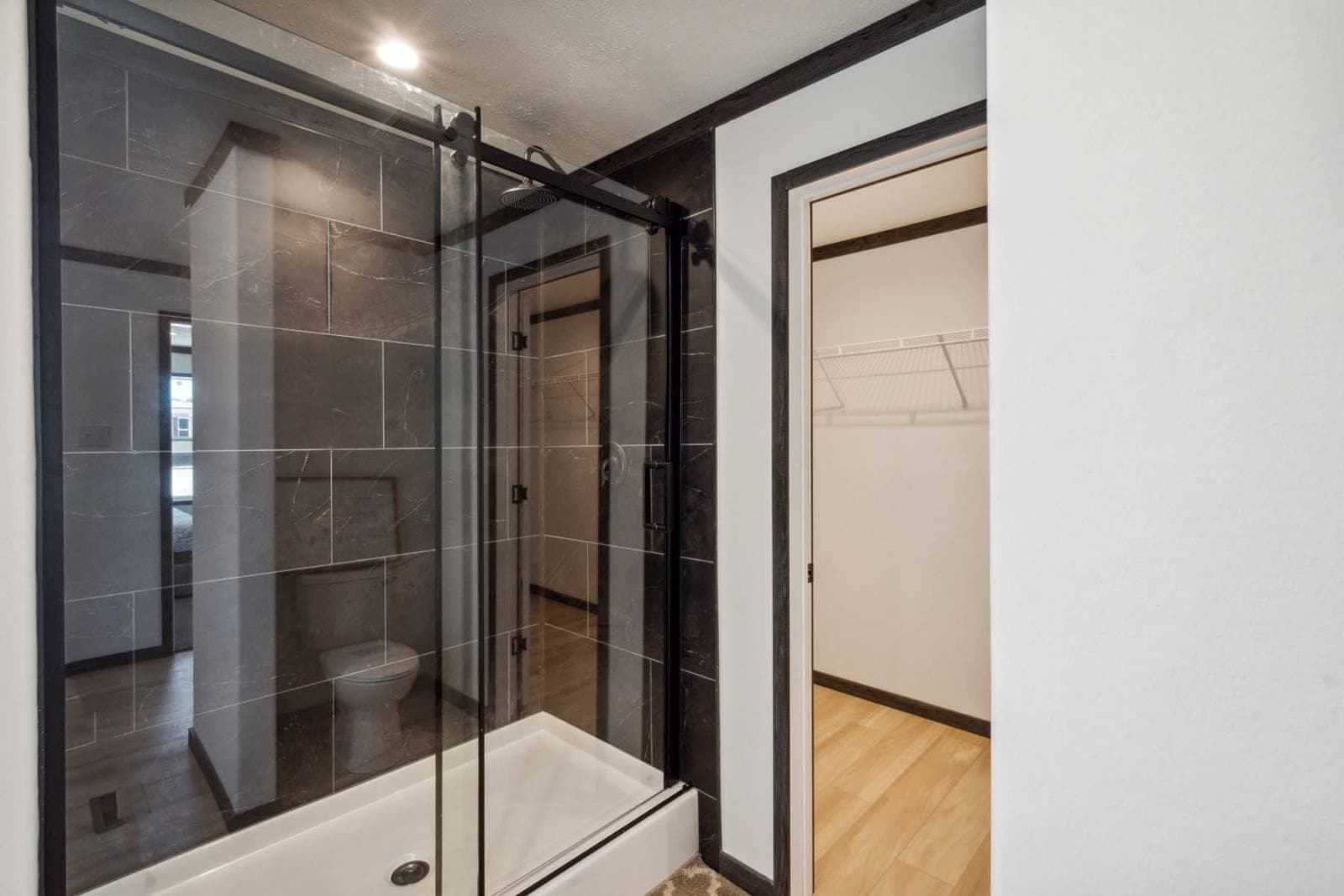 Roan bathroom home features