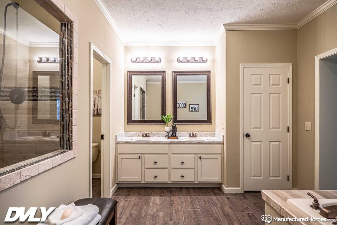 The klasse bathroom home features